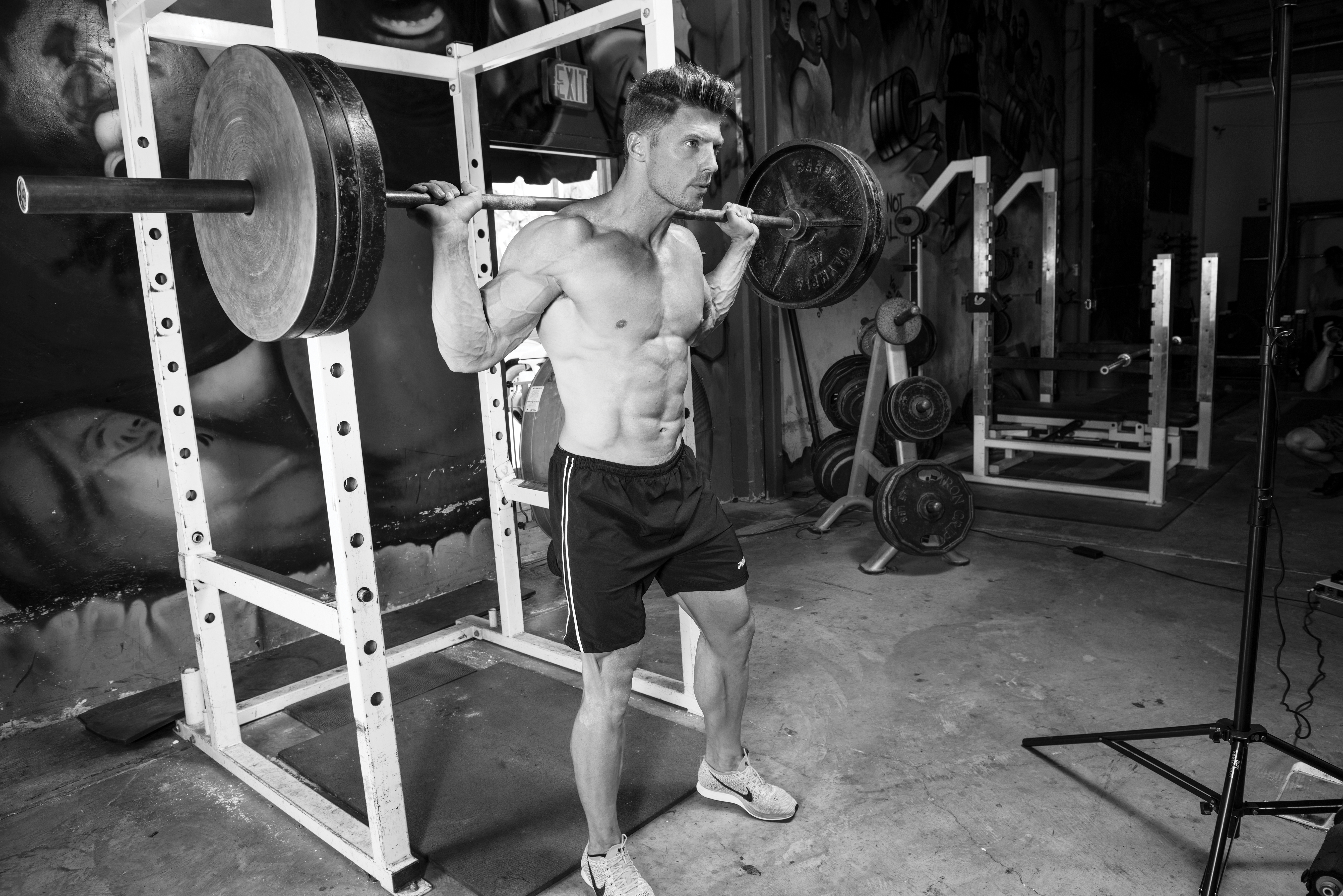 Can You Squat and Deadlift Heavy Without Getting a Thick Waist